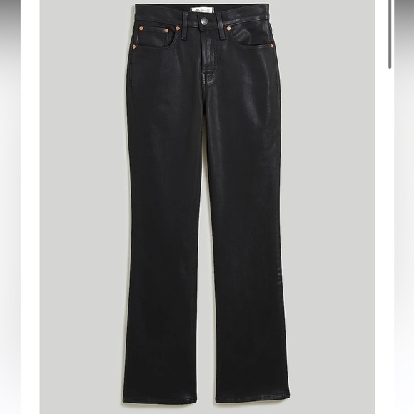 Madewell Denim - Madewell Plus Kick Out Crop Jeans in True Black Wash: Coated Edition